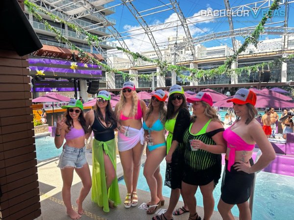 vegas-pool-time