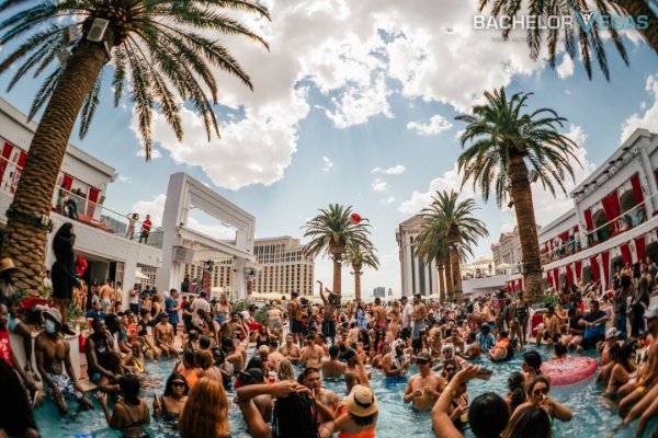vegas-pool-time