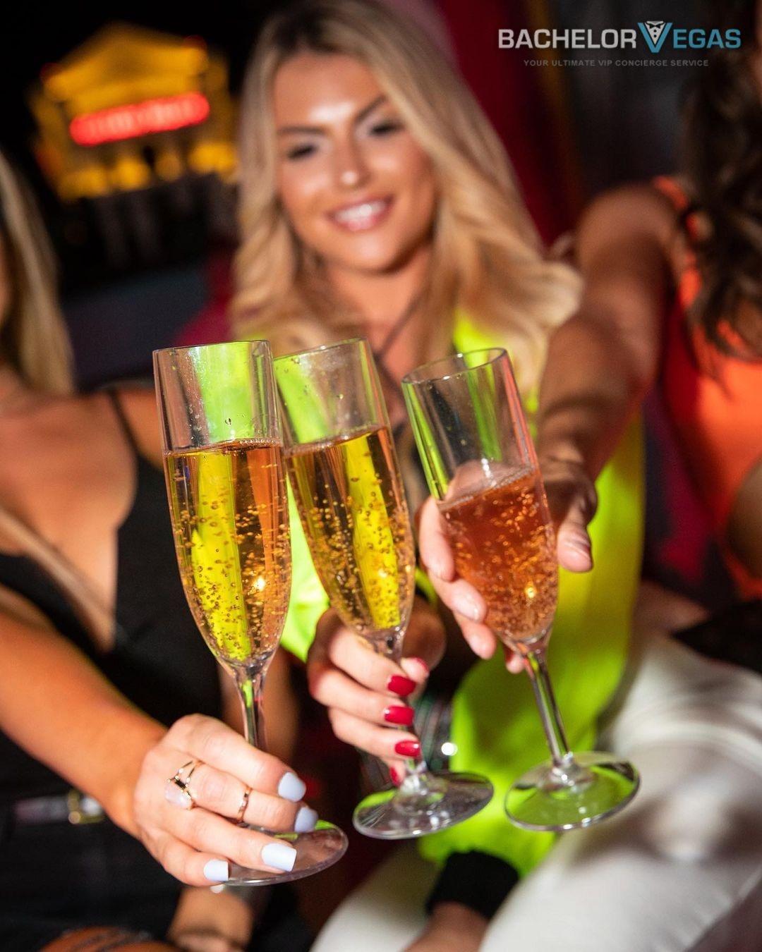 vegas-girls-drinking