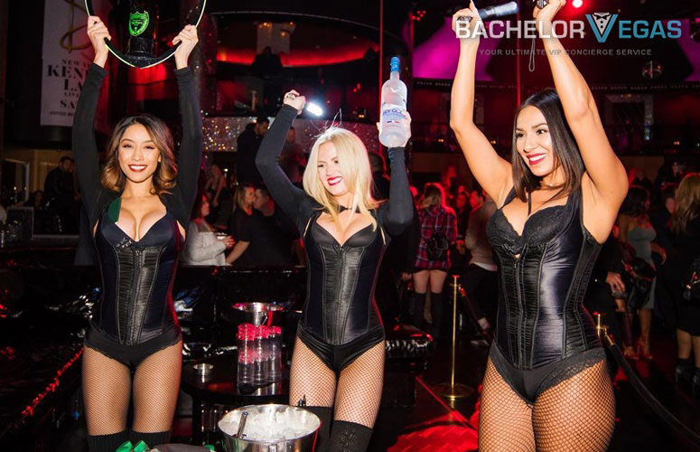 drais-nightclub-waitress