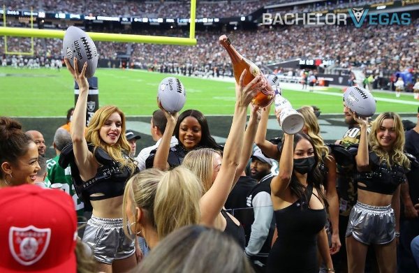 waitress-bottle-service