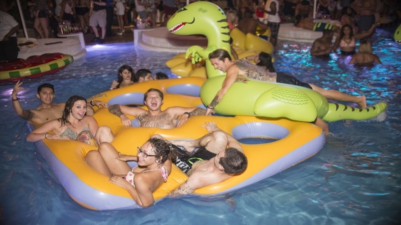 las vegas night pool party